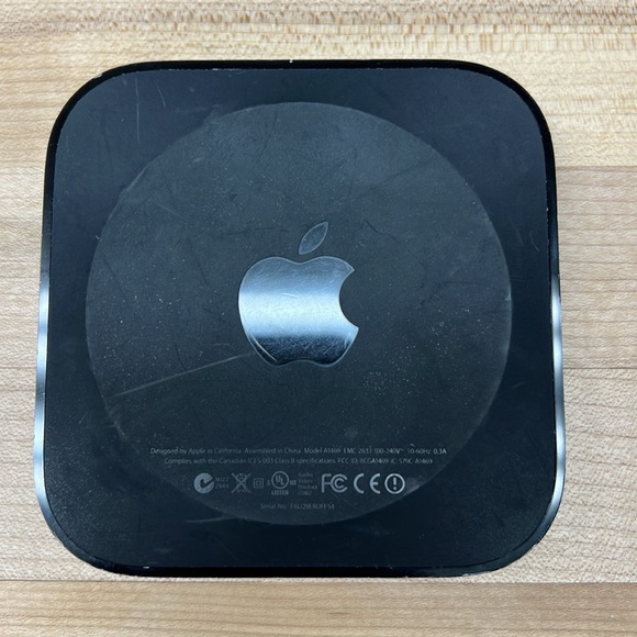 Apple TV 3rd Gen - Picture 2 of 3